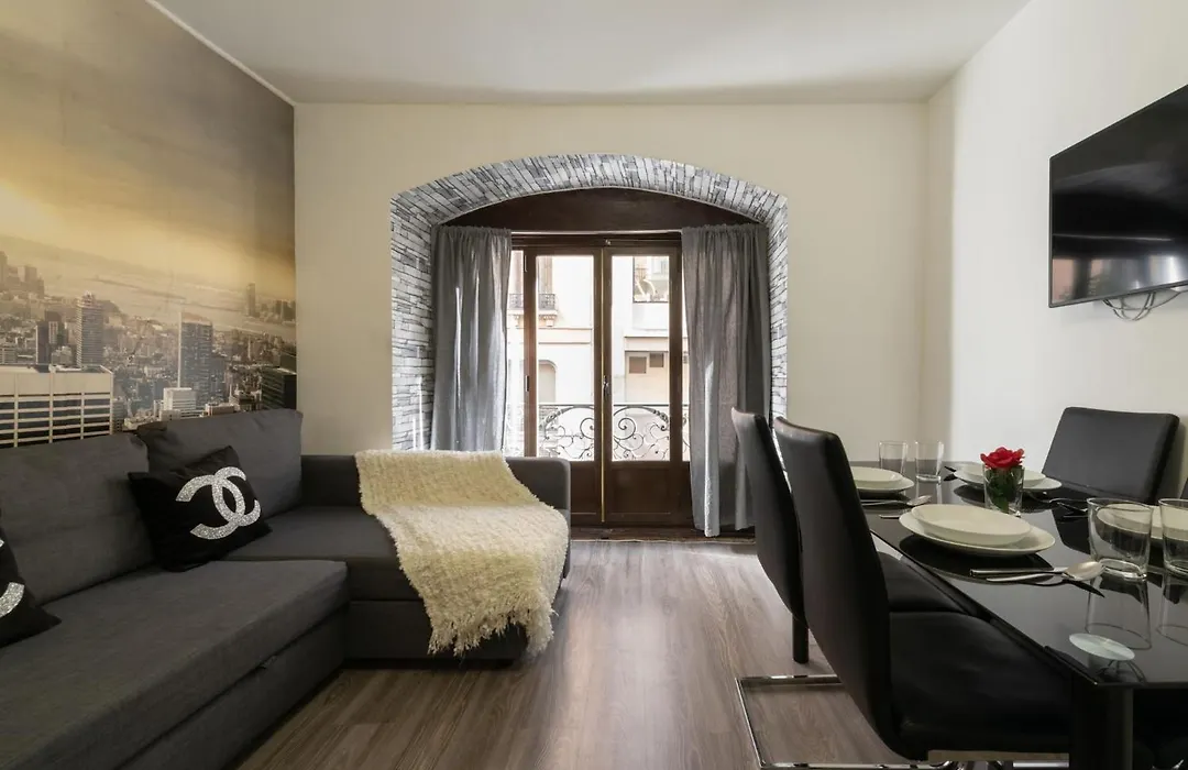 Apartamentos Day Madrid VALVERDE Centro Gran Via Sol Malasaña-1