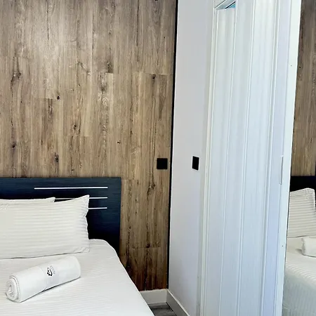 Apartamentos Day Madrid VALVERDE Centro Gran Via Sol Malasaña-3